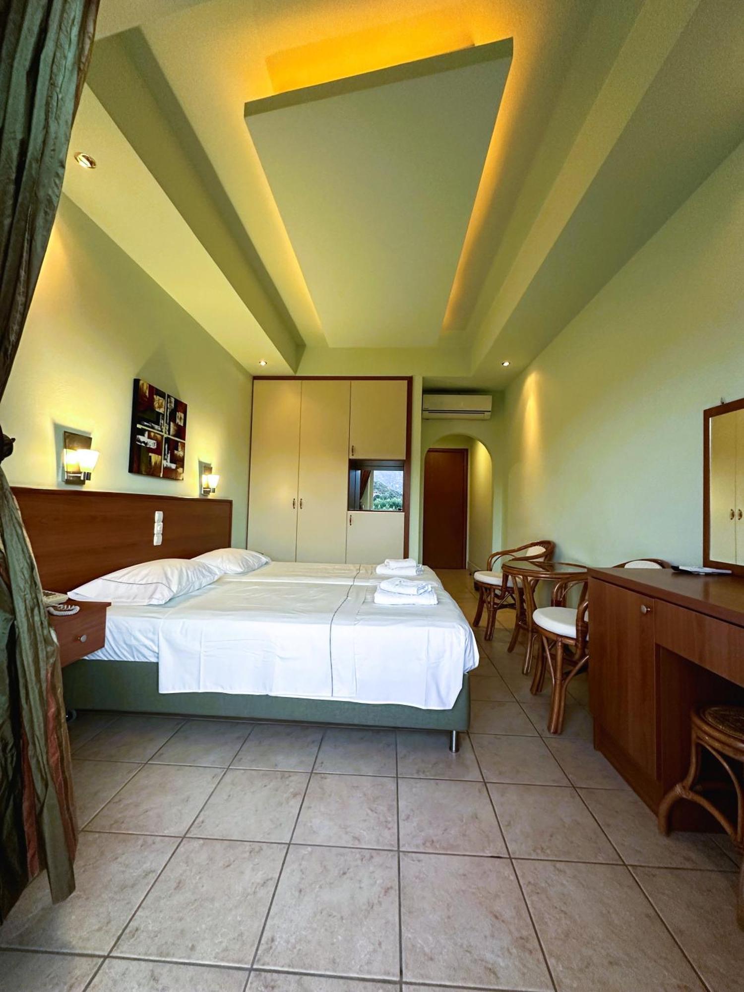 Souris Hotel Rovies Exterior foto