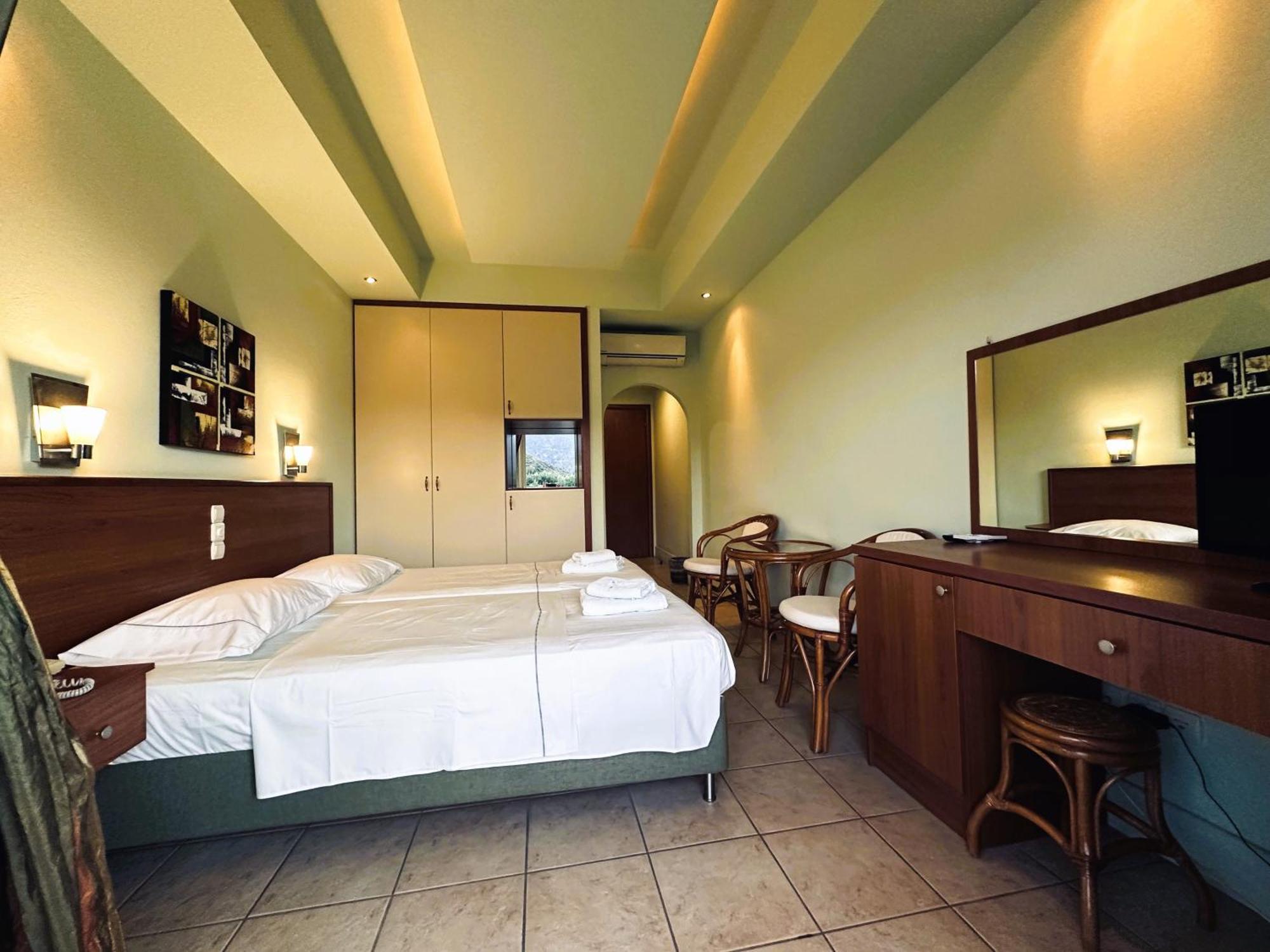 Souris Hotel Rovies Exterior foto