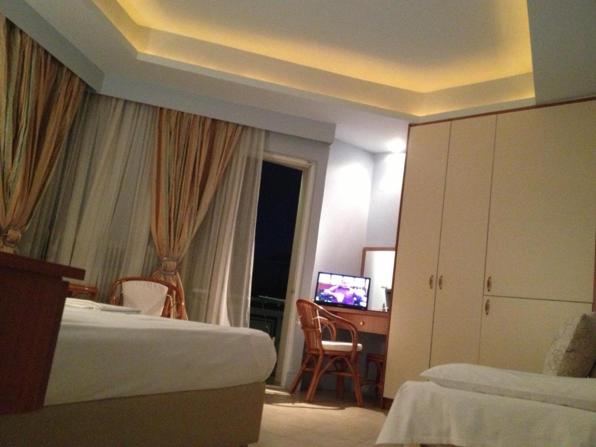 Souris Hotel Rovies Quarto foto
